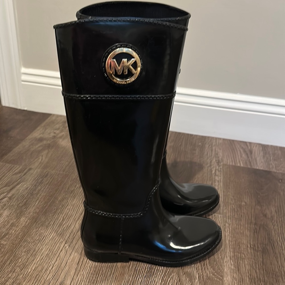 MICHAEL Michael Kors Michael Kors Rubber Rain Boot - Women | Color: Black
